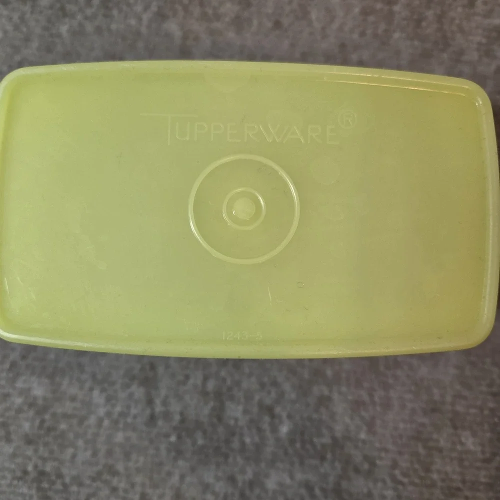 Vintage 1970's Tupperware Yellow Shelf Saver Refrigerator Container 1243-5